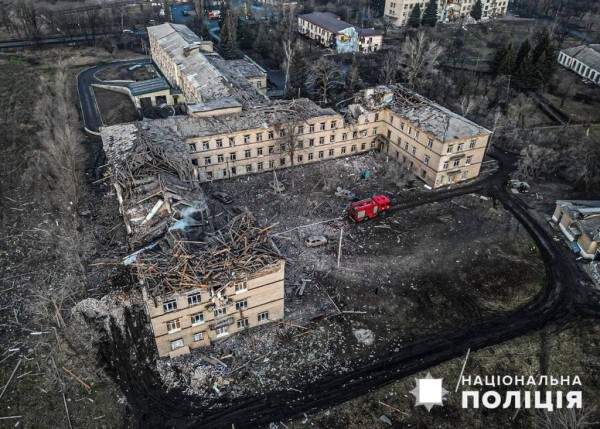 «Добивали боевиков и жгли технику НАТО»: кадры последствий удара ВС РФ по Селидово появились в Сети (ФОТО, ВИДЕО) «Добивали боевиков и жгли технику НАТО»: кадры последствий удара ВС РФ по Селидово появились в Сети (ФОТО, ВИДЕО)