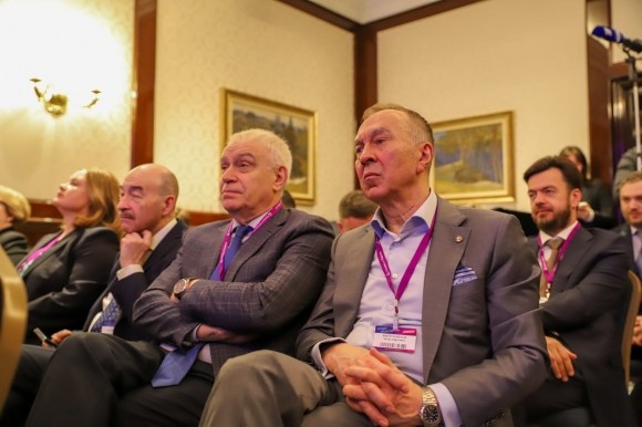 Михаил Мурашко принял участие в конгрессе «Человек и лекарство» Михаил Мурашко принял участие в конгрессе «Человек и лекарство»