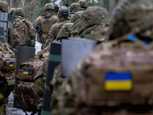В Курской области в окружение попали 10 тысяч военных ВСУ (ФОТО) В Курской области в окружение попали 10 тысяч военных ВСУ (ФОТО)