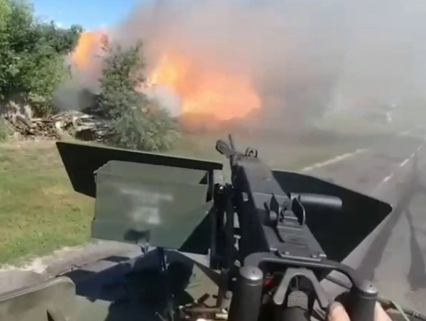 В Сети появилось видео первых минут вторжения ВСУ в Курскую область (ВИДЕО) В Сети появилось видео первых минут вторжения ВСУ в Курскую область (ВИДЕО)