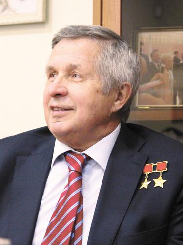 Как слетать в космос, не потеряв гланды: академик РАН Виктор Савиных о подвигах на орбите