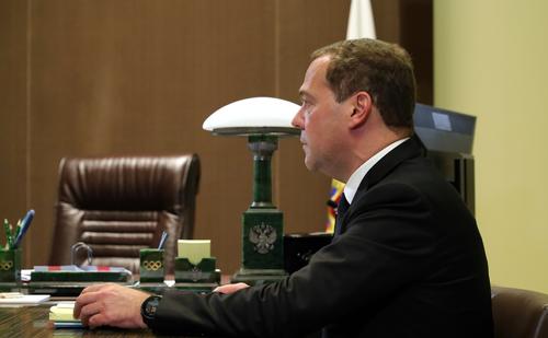Медведев: мир заинтересован не в золотом веке США, а в развитии и процветании всего человечества Медведев: мир заинтересован не в золотом веке США, а в развитии и процветании всего человечества
