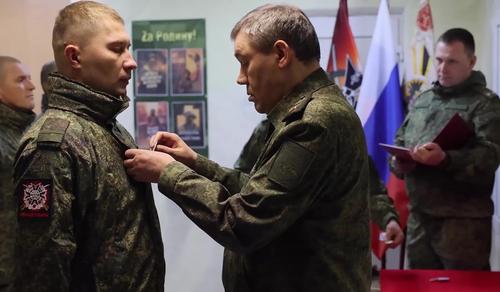 Начальник Генерального штаба посетил танковую дивизию и мотострелковую бригаду группировки войск «Центр» Начальник Генерального штаба посетил танковую дивизию и мотострелковую бригаду группировки войск «Центр»
