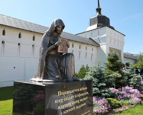 Памятник женам солдат и офицеров