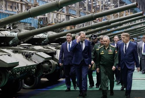 Шойгу проинспектировал производственные цеха бронетанкового завода Шойгу проинспектировал производственные цеха бронетанкового завода