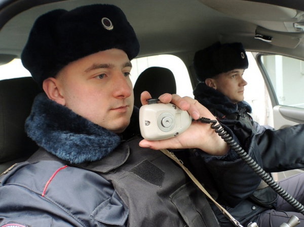 Вышел с букетом, пришел с пистолетом: ревнивец учинил погром в кафе в центре Москвы