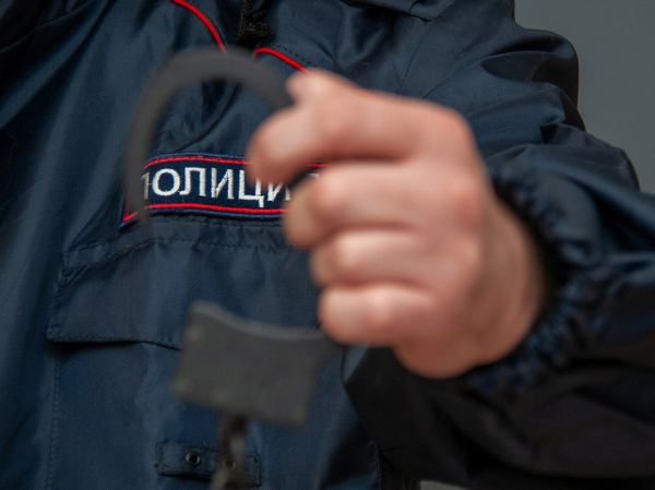Женщина спрятала пакет с наркотиками между ягодиц: достали хитростью